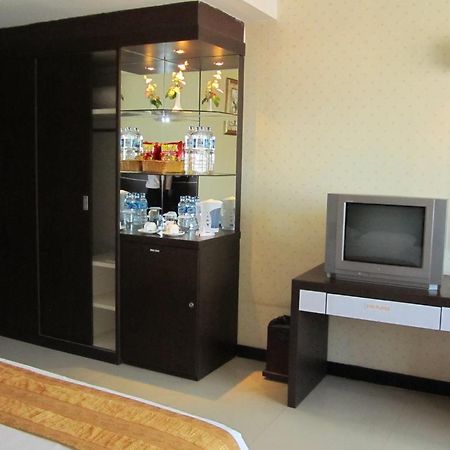 Antares Hotel Medan Exterior foto
