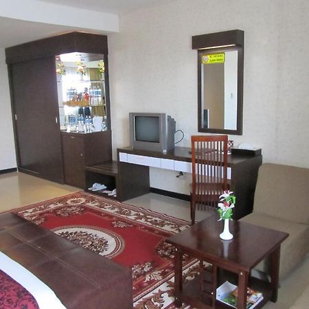 Antares Hotel Medan Exterior foto