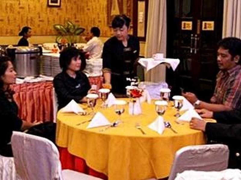 Antares Hotel Medan Exterior foto