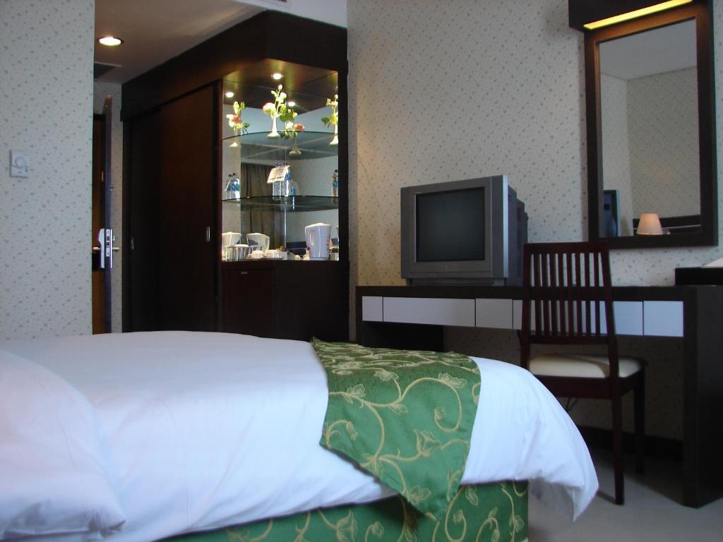 Antares Hotel Medan Exterior foto