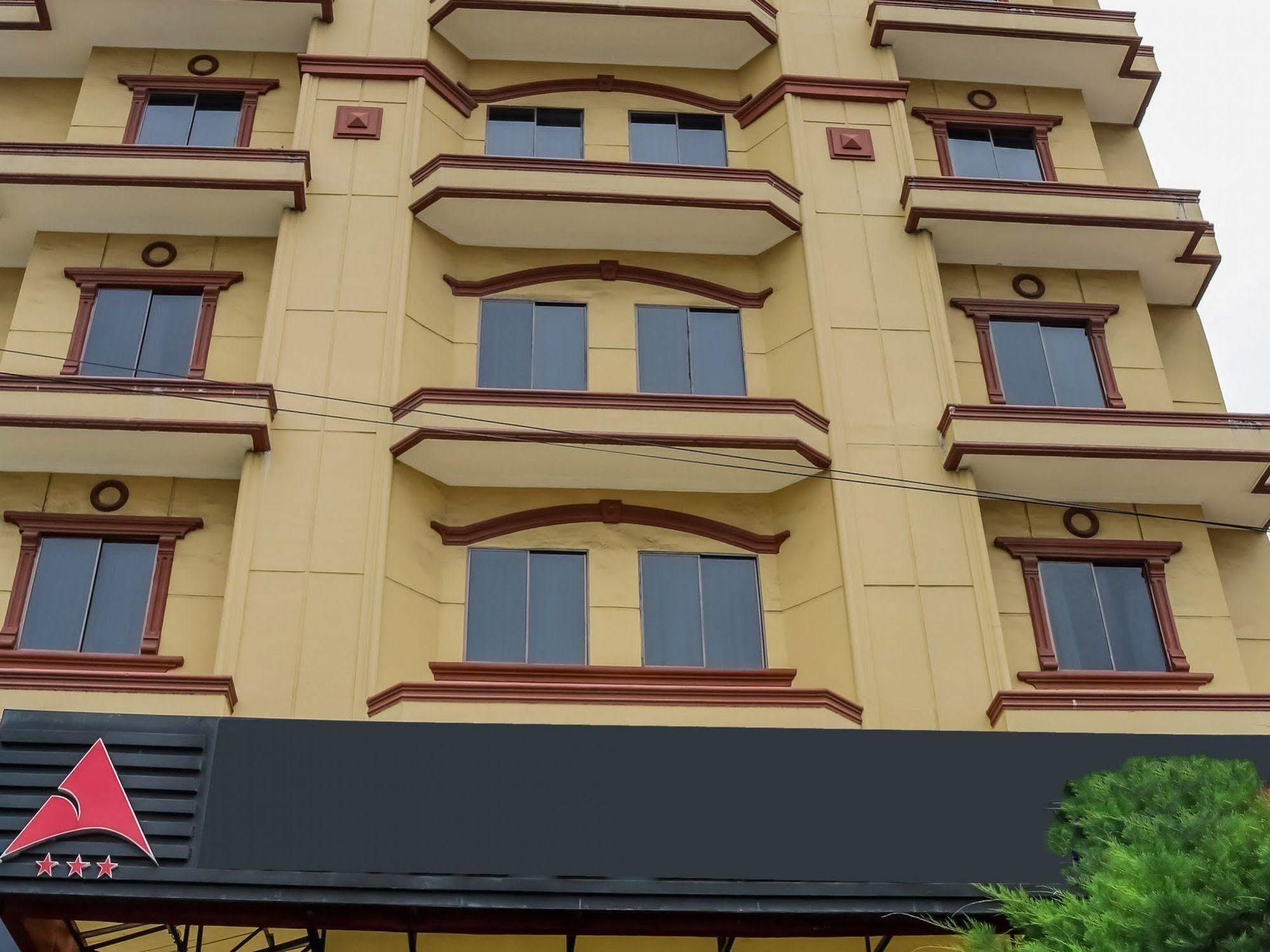 Antares Hotel Medan Exterior foto